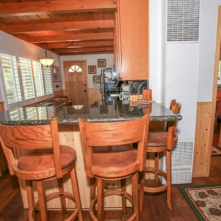 Grizzly Bear - Cozy Cabin With Forest Views! Outdoor Hot Tub And A Wood Burning Fireplace!
